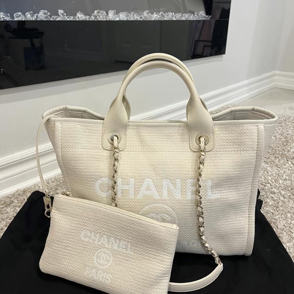 Tote bag.